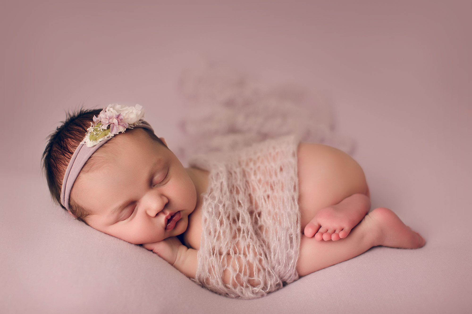 Adelaide Newborn photographer photo of a newborn baby.