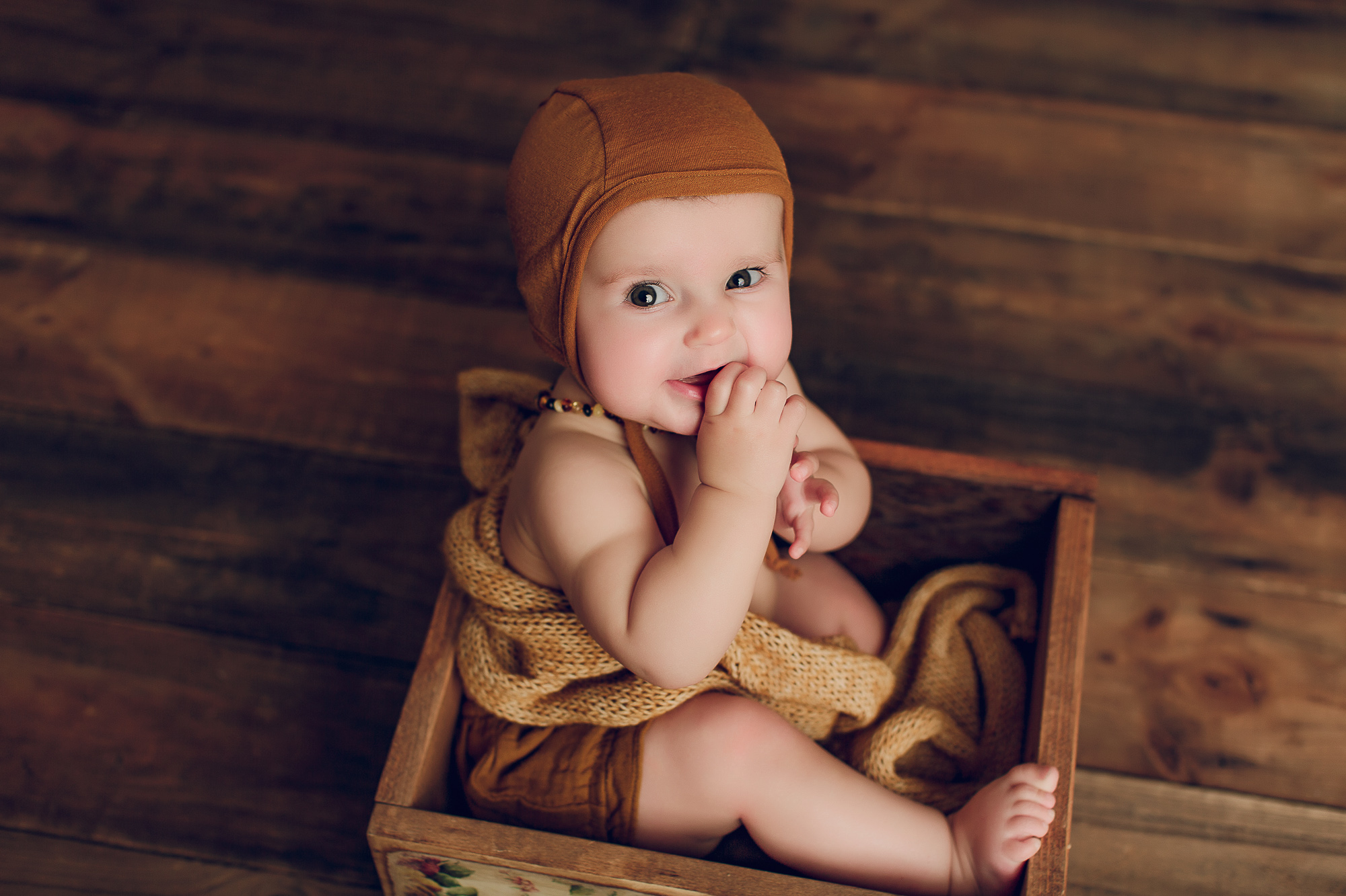 Adelaide baby photographers photo of a 9 month old baby girl sitting.