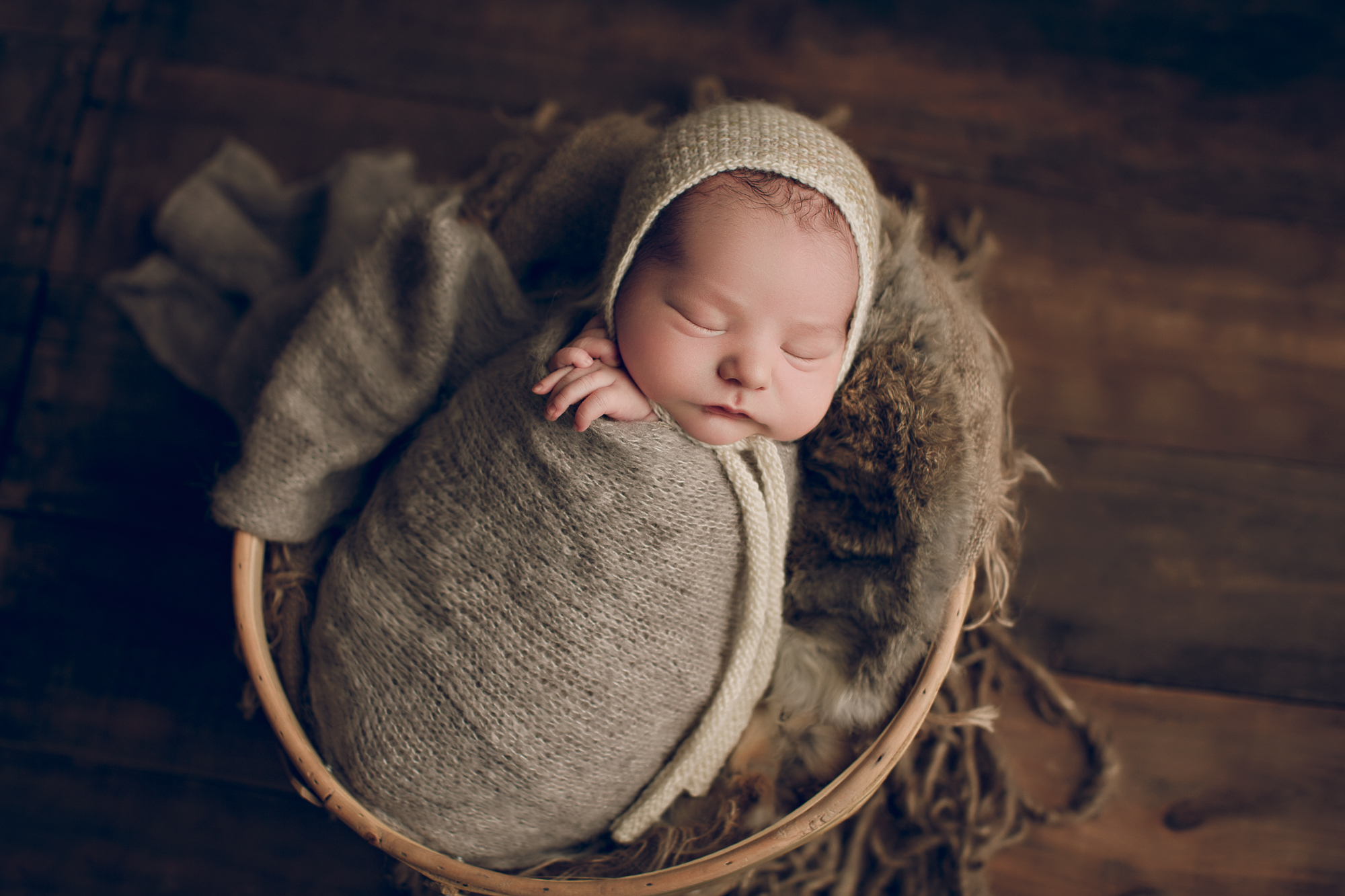 Adelaide newborn photographer photo of a newborn baby.